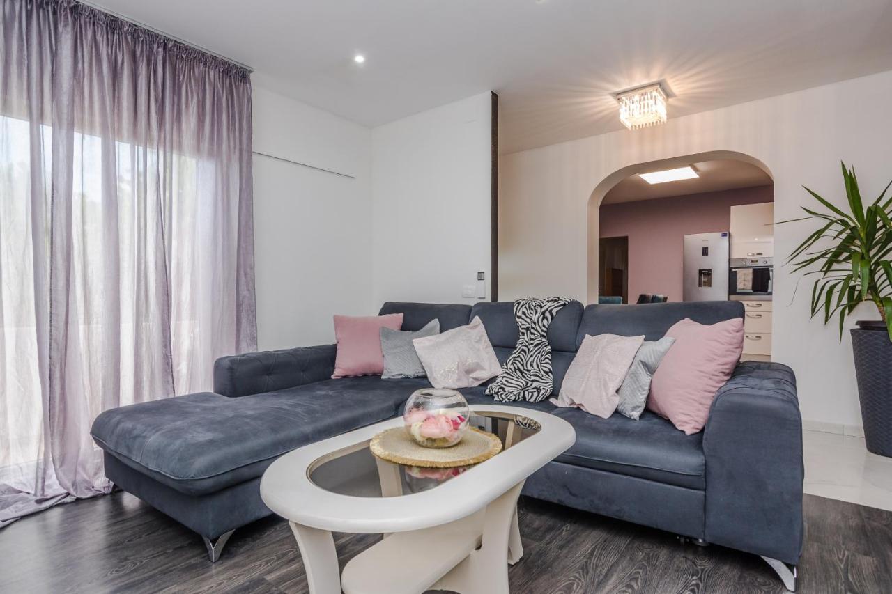 Naomi Apartment Zadar Bagian luar foto